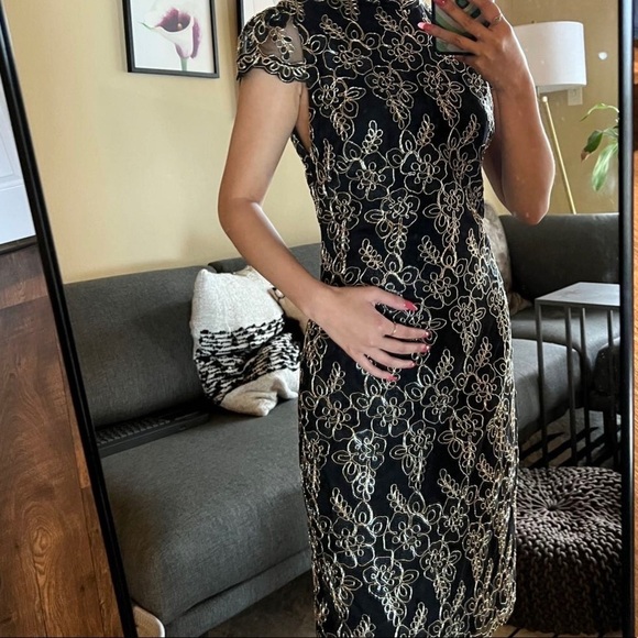 Alice & Olivia Floral Lace Dress - Picture 5 of 13